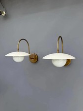 Aplique de pared con cúpula de latón - Luz de brazo curvo de cabecera de mediados de siglo