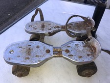 Patins à roulettes anciens En Métal