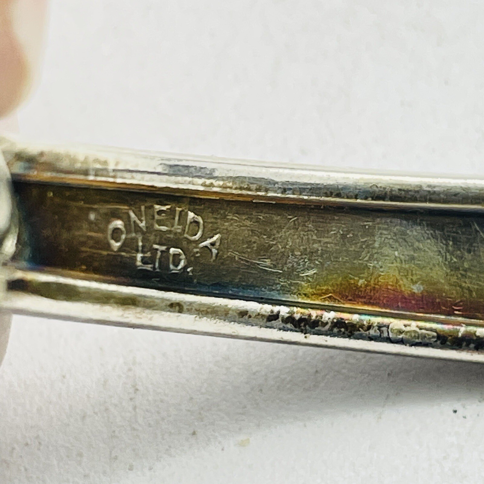 ONEIDA Signed Silver Tone Hinged Bangle Bracelet … - image 5