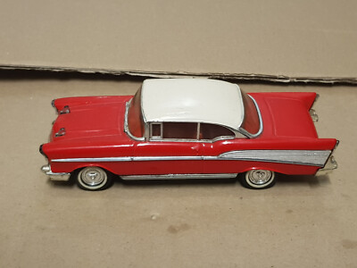 schub3 - Dinky (Matchbox) Chevrolet Bel Air Sport Coupe rot/weiss