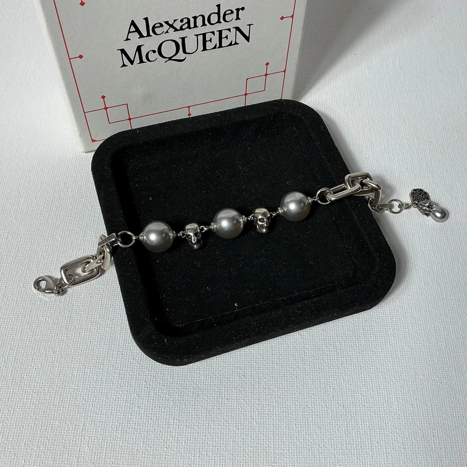 Pulsera calavera plata Alexander McQueen Foto 3 de 3