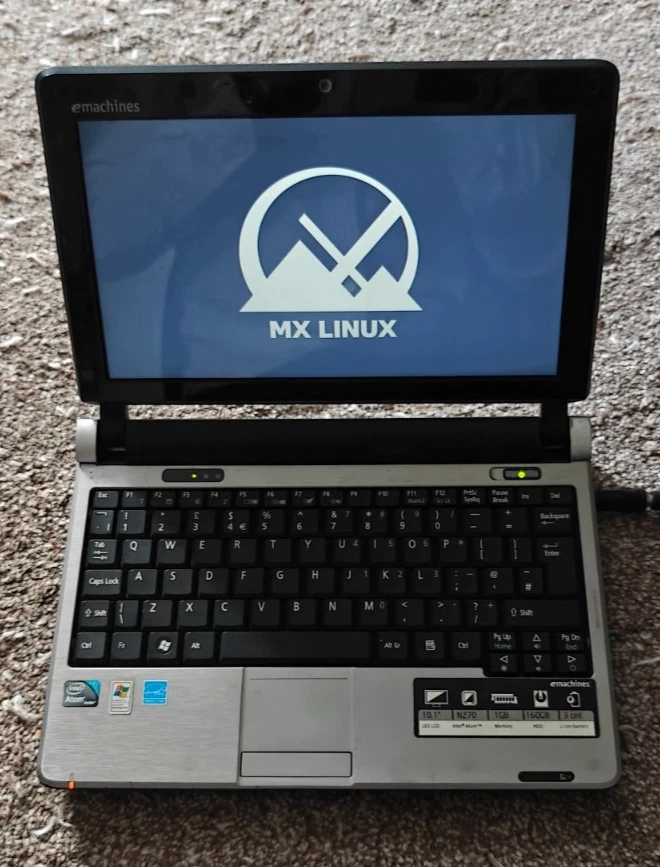 eMachines EM250 KAV60 Laptop Netbook Webcam Office Working 2h Battery Cheap - Image 2 of 4