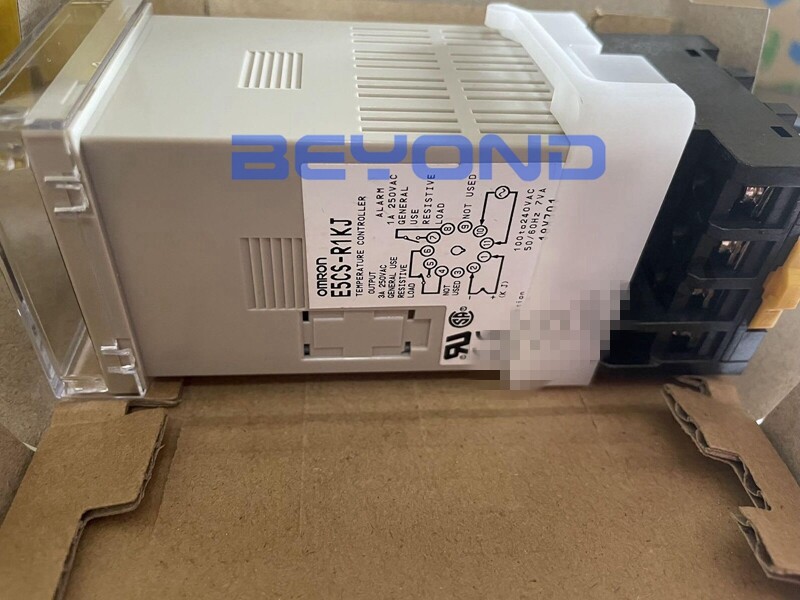 1PC NEW FOR OMRON Temperature controller E5CS-R1KJ