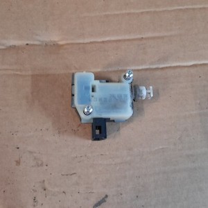 AUDI A6 4B VW Polo 9N Passat 3B Stellelement Stellmotor Tankklappe 3B0959781 C