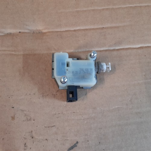AUDI A6 4B VW Polo 9N Passat 3B Stellelement Stellmotor Tankklappe 3B0959781 C
