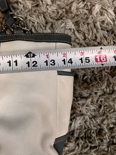 Bolso de hombro plisado de cuero blanco Coach East West Gallery - Imagen 9 de 11