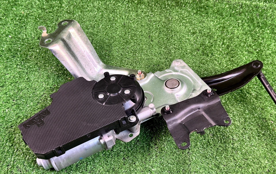 Toyota Sequoia 2008-2016 Tail Gate lift Motor Lift gate 68910-0C020 Oem used - Image 4 of 4