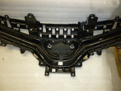 2018 Toyota Camry Front upper grille part # 53101-06E30 | eBay