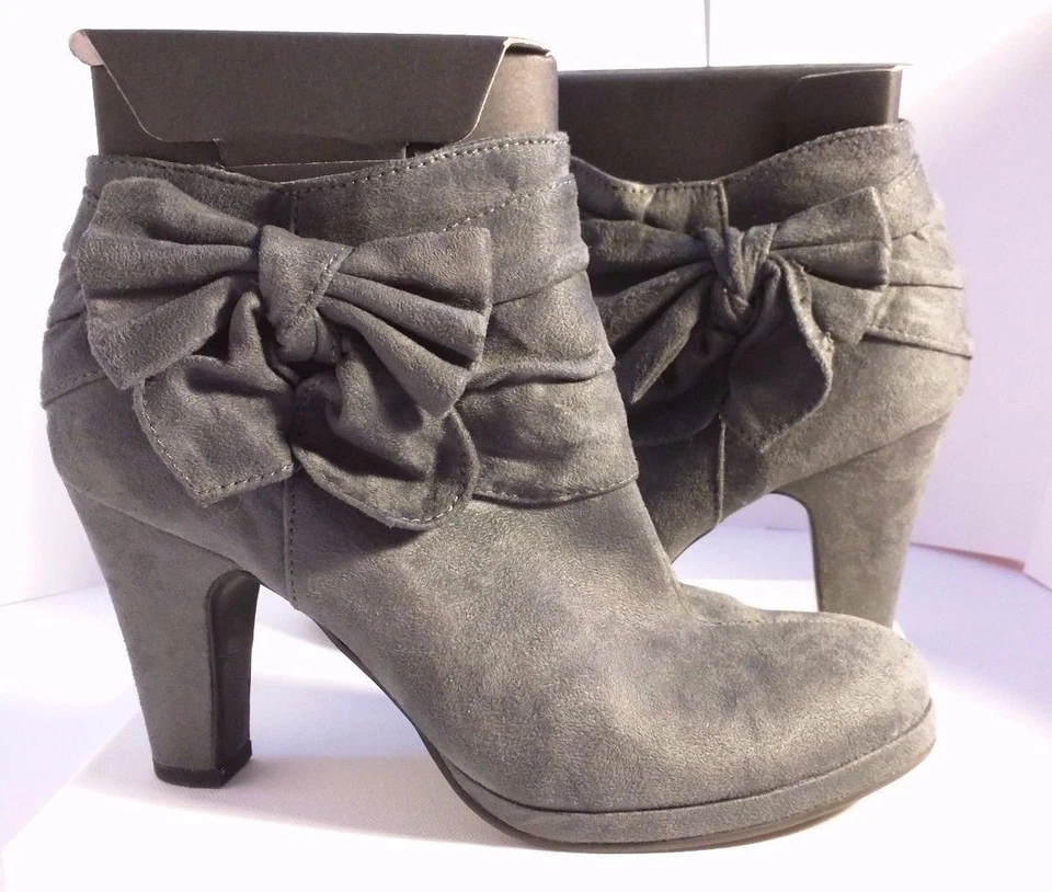 Rampage™ Gray Suede Ankle Boot Bow Zipper Inside Padding Round Toe High Heel 7.5 - Image 2 of 4