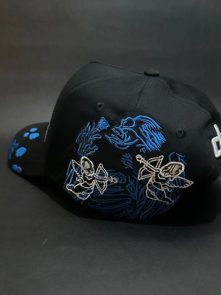 Dandy Hats X Junior H Angel Azul Gorras Bélicas, Gorra SnapBack Foto 3 de 4