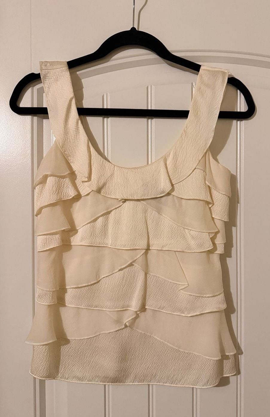 White House Black Market Ivory Tiered Ruffle Sleeveless Blouse Size XXS