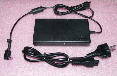 Acer Aspire V17 Nitro VN7-792G Netzteil PA-1131-16 19V 7,1A 135W Stecker Lila