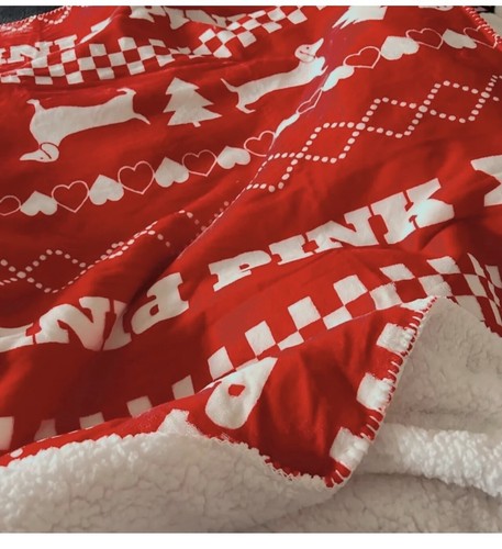 VICTORIA’S SECRET PINK SHERPA Cozy Plush Blanket HOLIDAY - RED PUPPY - NEW - Picture 6 of 7