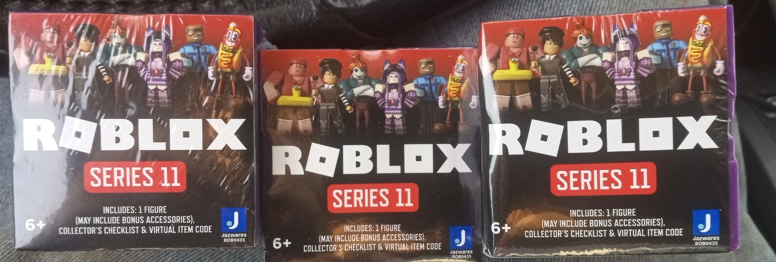 Roblox Series 11 Figure & Virtual Item Code Purple Blind Bag Box