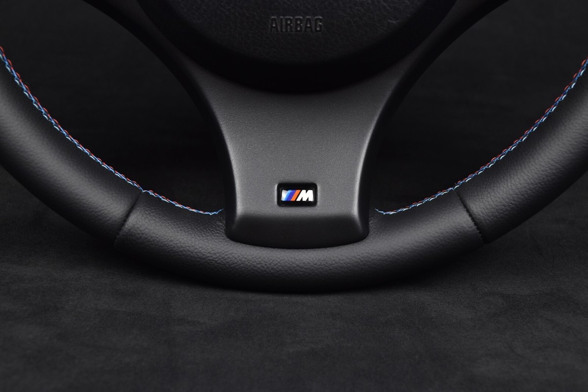 Volant Tuning Cuir/Alcantara Pour BMW X5 E53 - Ref 10-837 - Neuf Reconditionné - Garantie 2 Ans