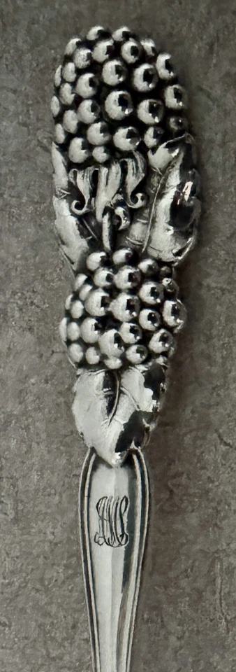 "TAMIZADOR DE AZÚCAR PERFORADO TIFFANY BLACKBERRY PATRÓN DE VID PLATA ESTERLINA 5 3/4""" Foto 2 de 4