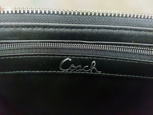 Cartera Coach Poppy con cremallera en L negra plateada monedero tarjetas de crédito interior cremallera logotipo - Imagen 9 de 11