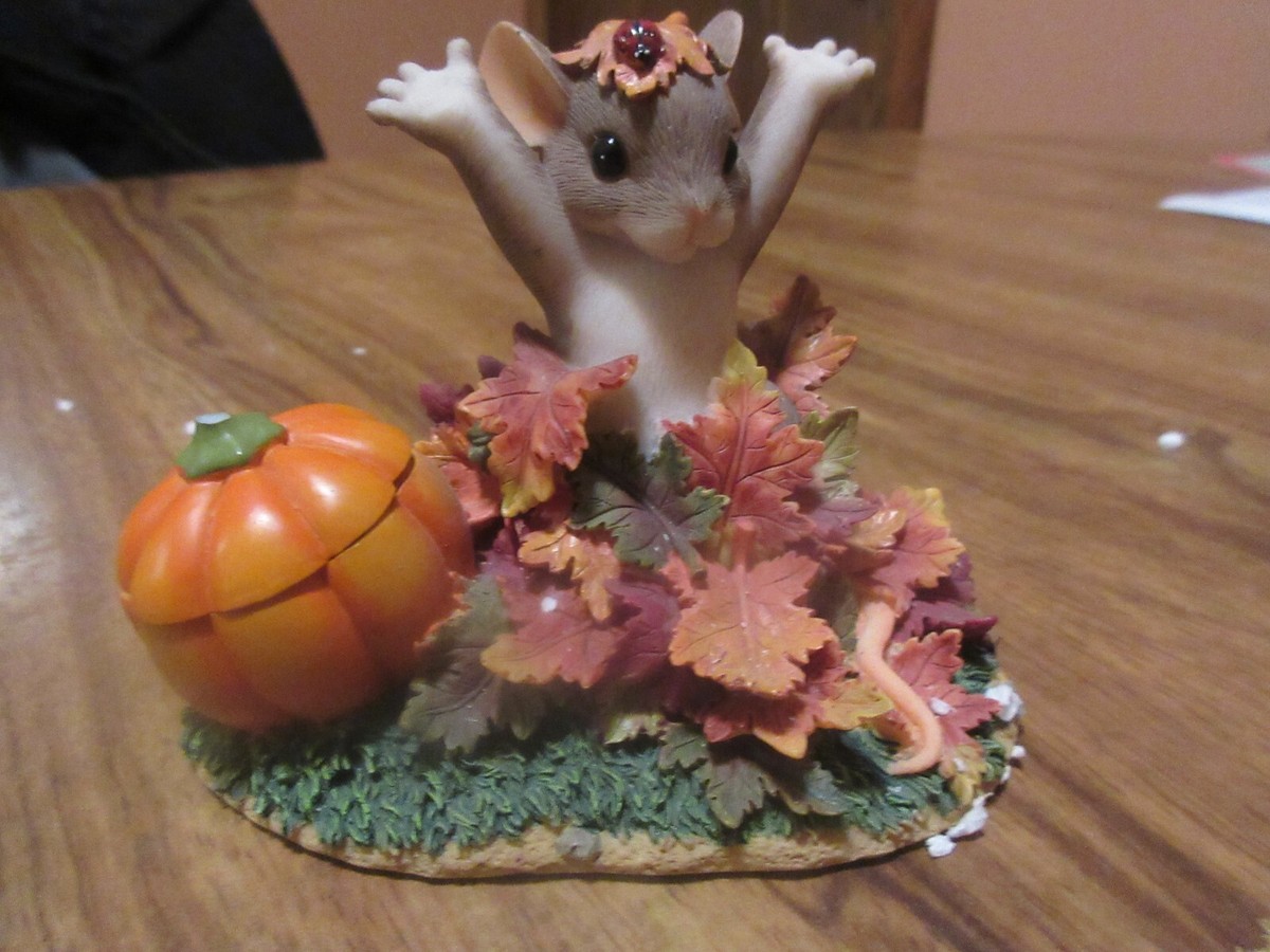 Charming Tails  Charming Tails Halloween Figurine: “I’ve Fallen For You” (85/521) main image 1