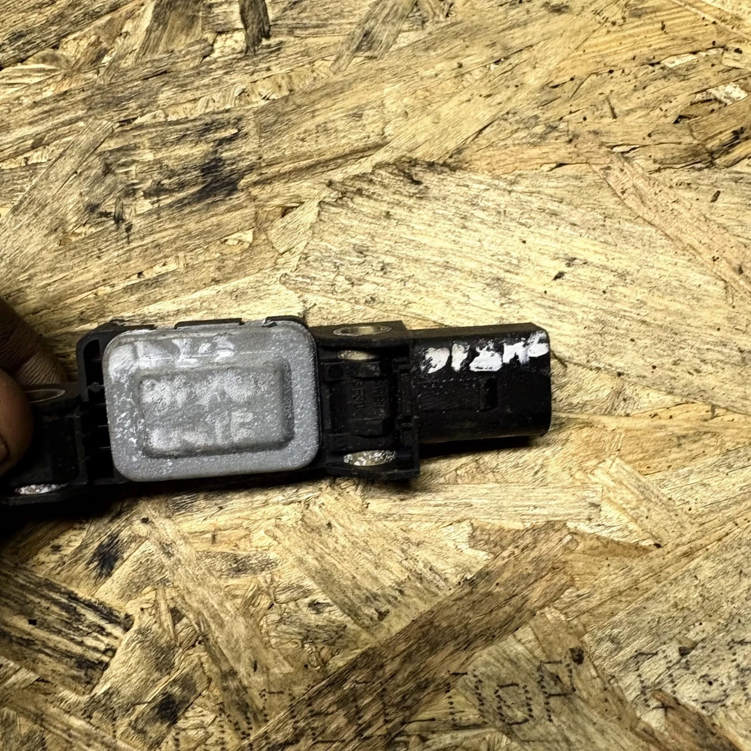 Audi 4B0 959 643 C crash sensor mounting detail