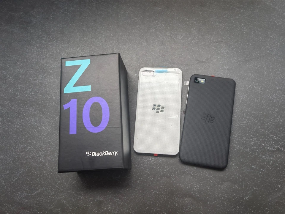 Teléfono celular BlackBerry Z10 (desbloqueado) 4G 16 GB de memoria negro/blanco Foto 2 de 4