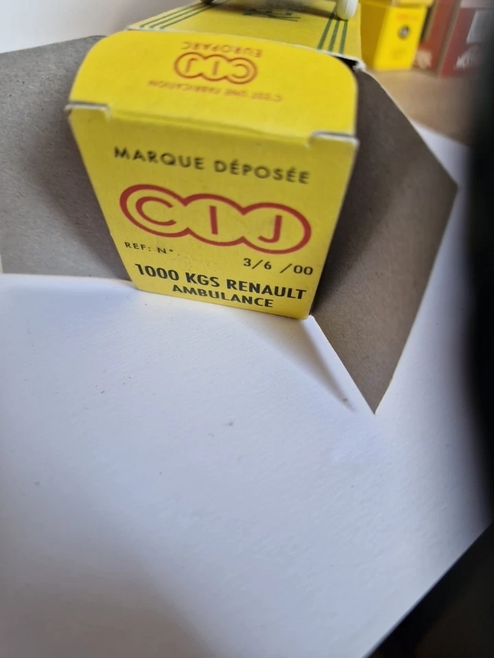 CIJ  1/43 - RENAULT 1000KG AMBULANCE MUNICIPALE - série limitée Redition  - Photo 2/4