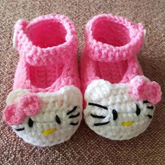 Crochet baby booties Kitty Cat