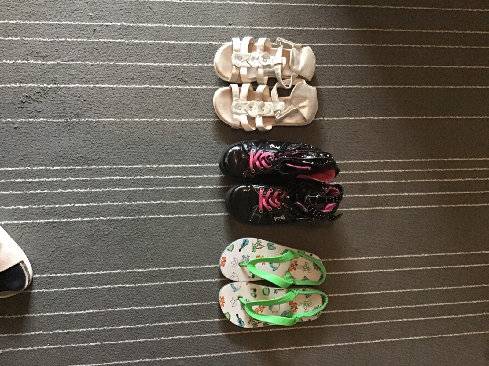 Lotto scarpa n.30 sandalo e ciabatta numero 29