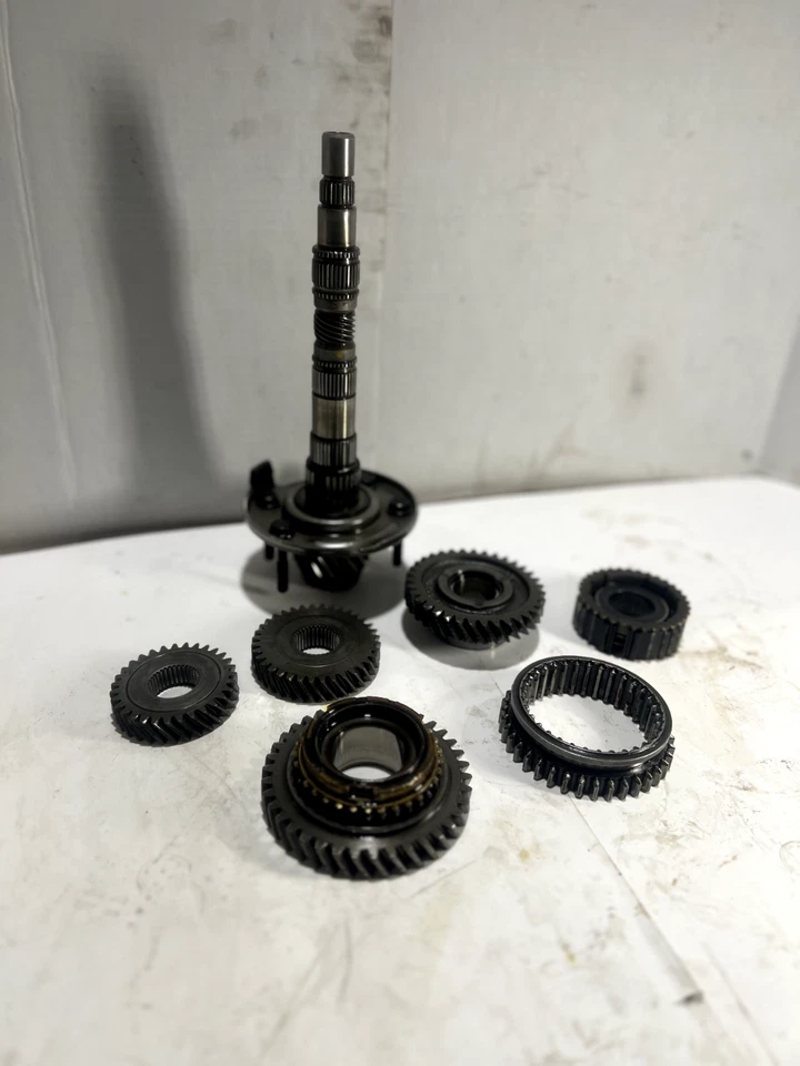 VW MANUAL TRANSMISSION 020/DFQ (MK3 2.0L) MAIN SHAFT MAIN GEARS ASSEMBLY USED - Image 2 of 4