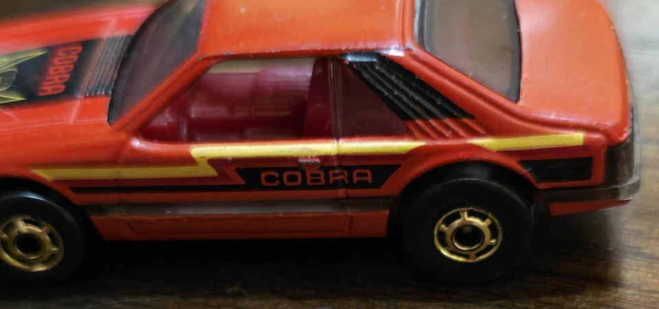 Hot Wheels 1979 1:64 BW Hot Ones 27/8" rojo turbo Mustang Cobra llanta dorada coche suelto Foto 2 de 4
