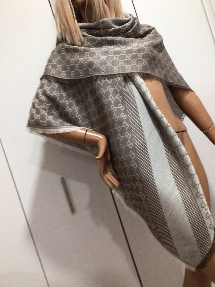GUCCI Damas “GG “ BUFANDA CHAL / 55” x 55” (140cm x 140cm) / NUEVO Foto 3 de 4