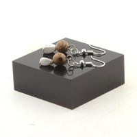 Mineralien Und Edelsteine. Ohrringe 2 Perlen Howlite Aus Den USA + B
