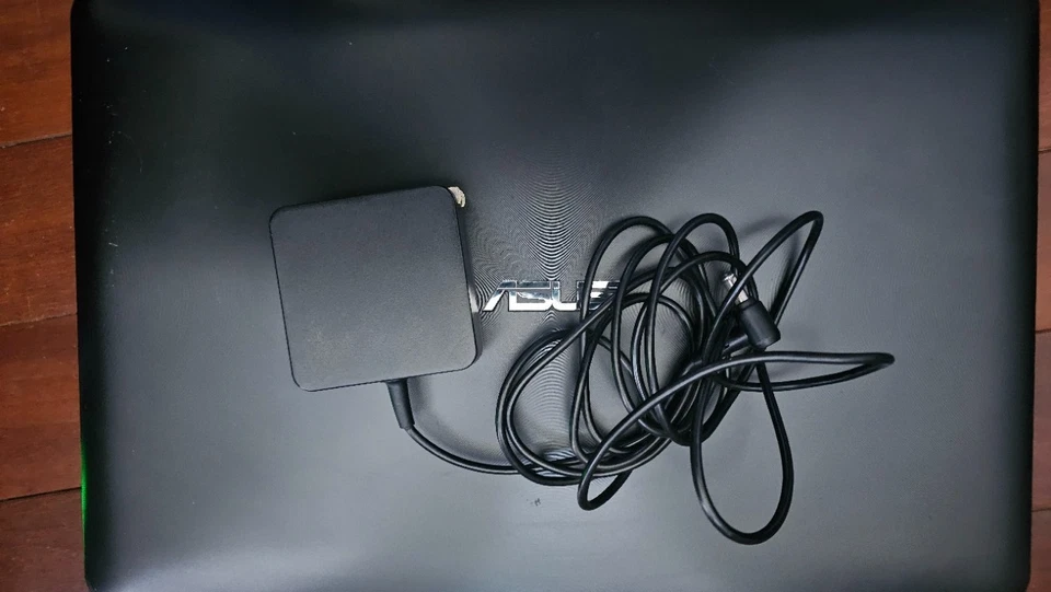 Portátil ASUS X555Q 15.6" 256GB SSD 12GB RAM Foto 2 de 4