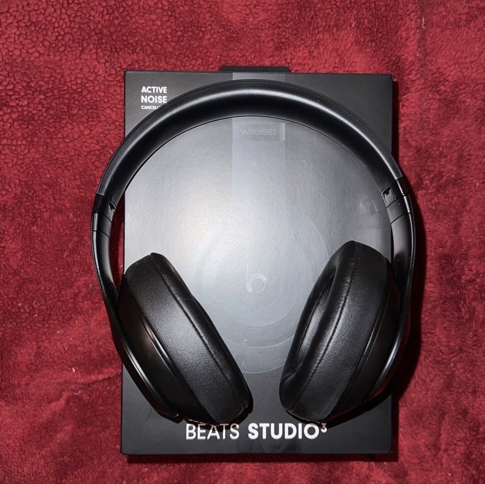 Beats by Dr. Dre Studio Pro Wireless Bluetooth Headphones - Black MQTP3LL/A