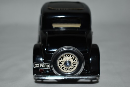 Franklin Mint 1:24 1932 Ford V-8 Deuce Coupe Black - Picture 5 of 6
