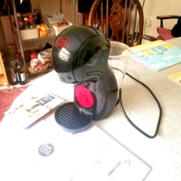 Delonghi Nescafé Dolce Gusto Pod Capsule Coffee Machine Black & Red VGC