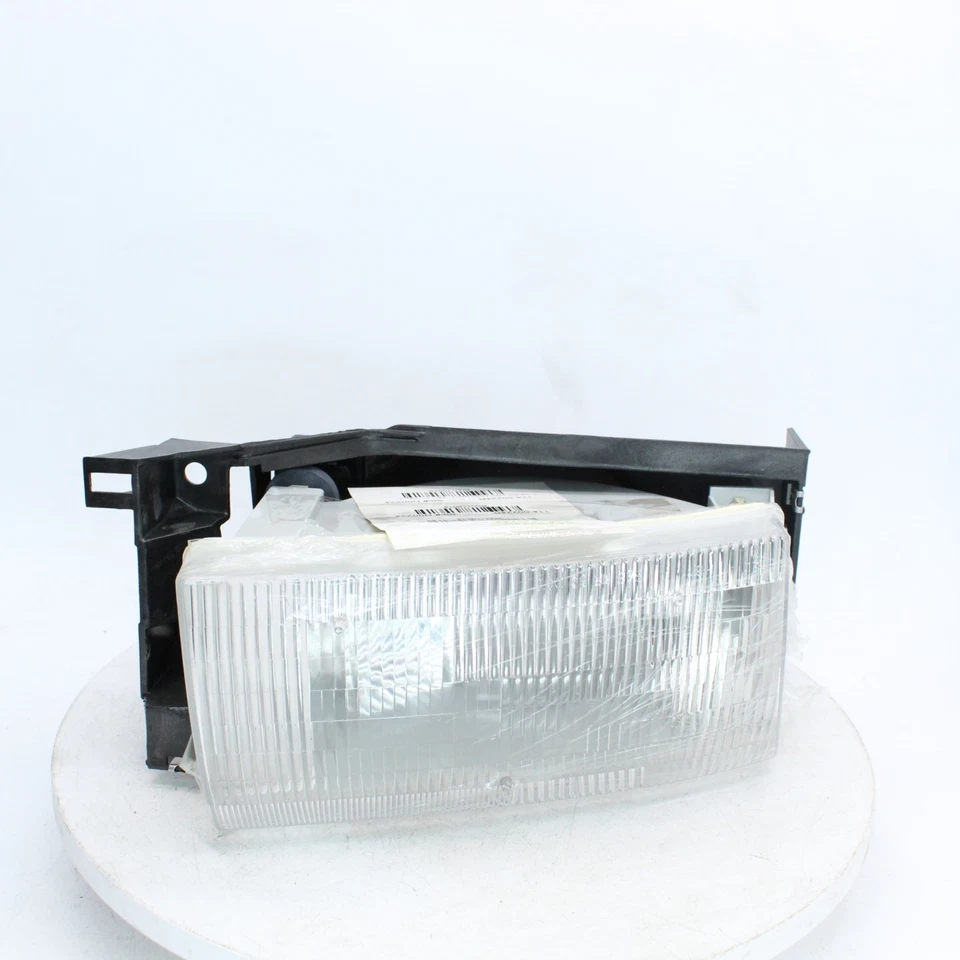 Número de pieza de lámpara de cabeza derecha TYC - 114-00224R para Mercury Villager 1995 Foto 2 de 4