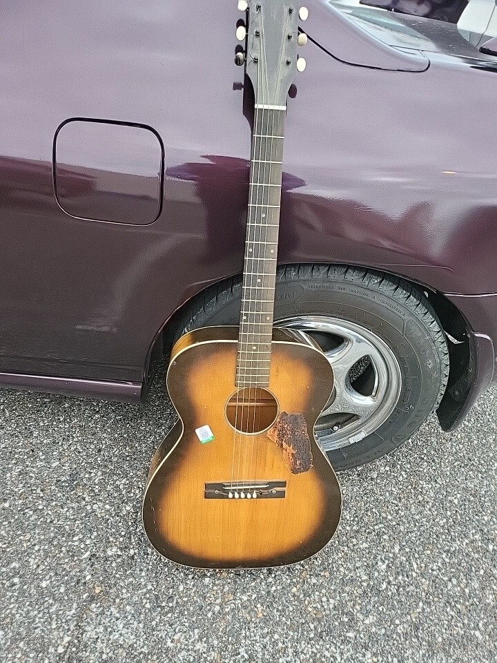 silvertone acoustic guitar String Missing Busted On The Side Looks