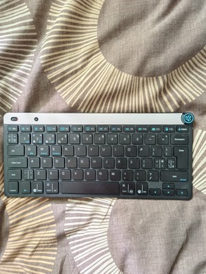 JLab Go Bluetooth Tastatur Media Regler Multi-Device Pairing kompakt tragbar