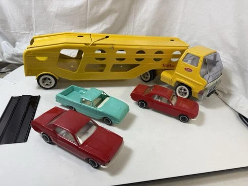 Vintage Tonka Tilt Cab Car Carrier Yellow Pressed Steel Trailer w/ 3 Cars