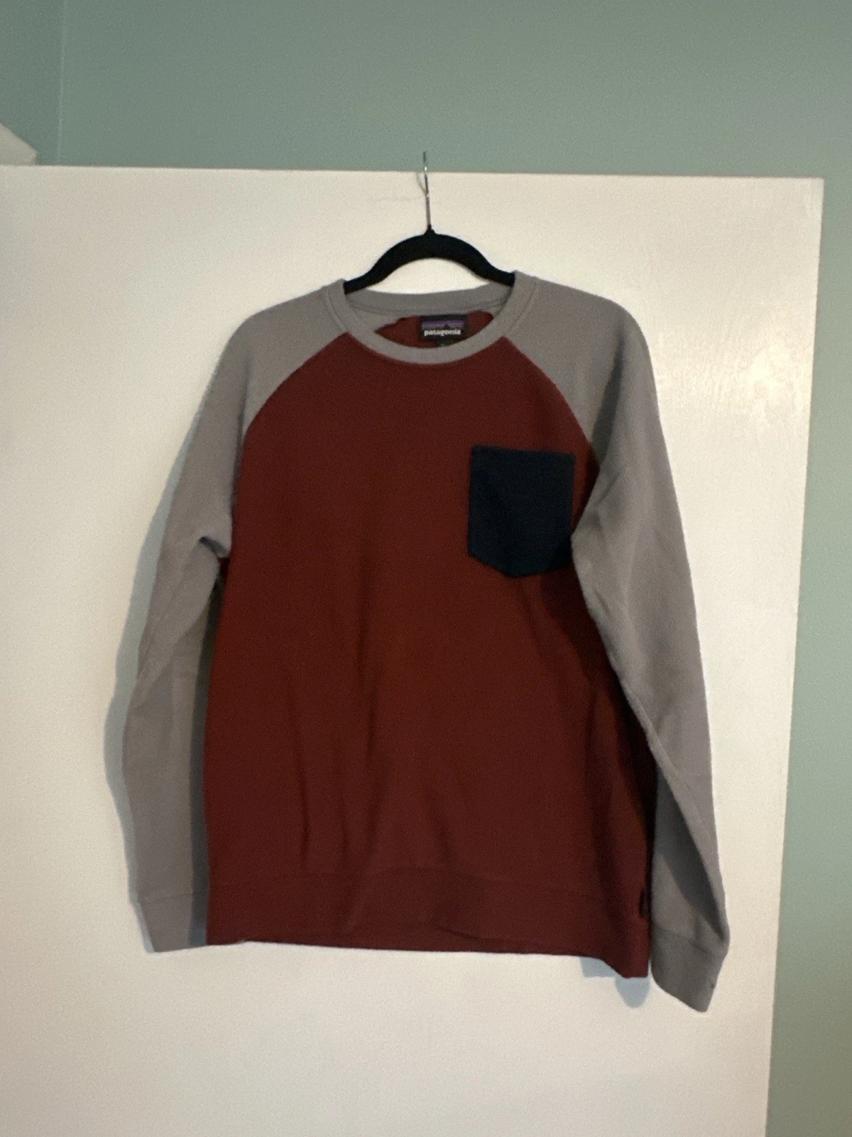Patagonia Men’s Medium Long Sleeve Polyester Pocket Shirt