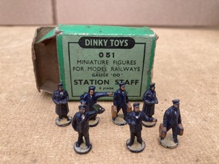 Hornby Dublo set of 6 Station Staff plus an extra porter.