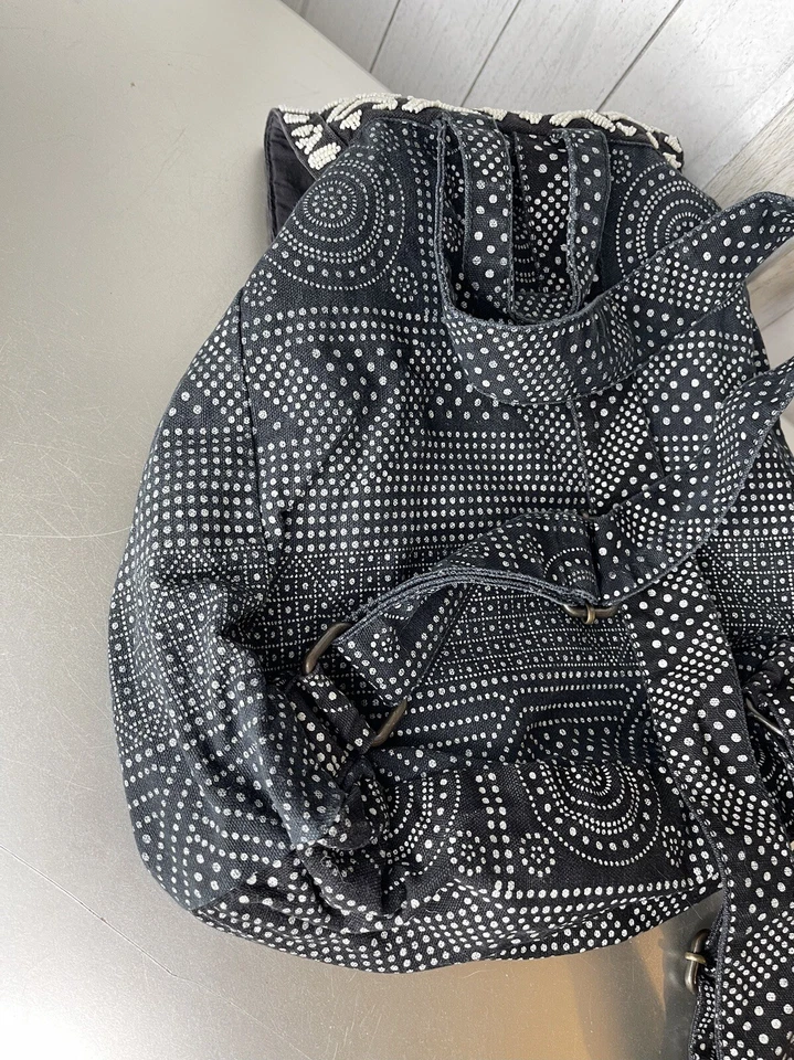 Mochila Cartera Mossimo con Cuentas Negro Blanco Cincha Lunares Foto 4 de 4