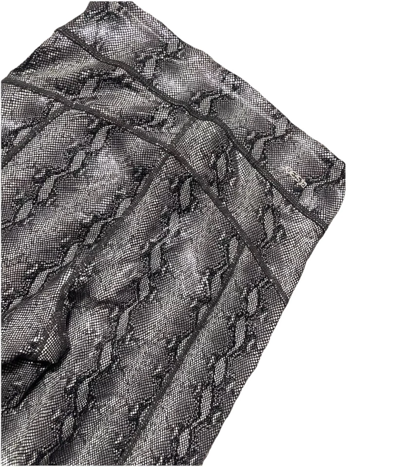 Pantalones de mezclilla Joe’s con estampado animal para mujer talla pequeña de imitación de cuero Foto 3 de 4