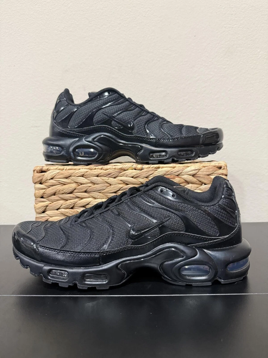 Preços baixos em Nike Air Max Plus Low Triple Black | eBay