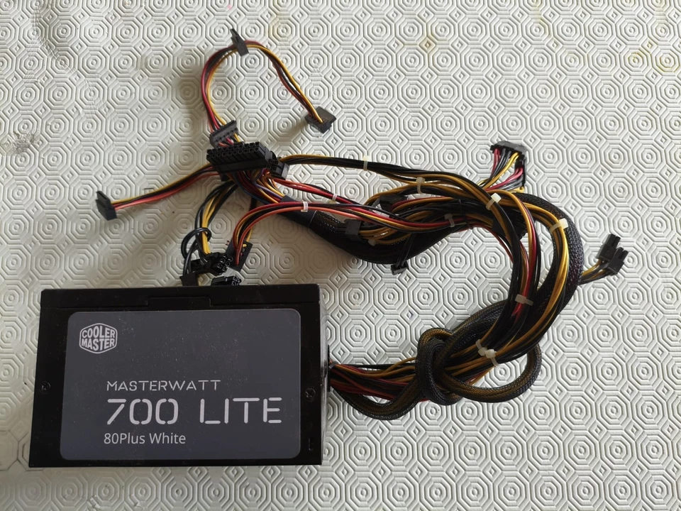 Cooler Master MasterWatt Lite 400W ATX Black power supply unit - Immagine 2 di 4