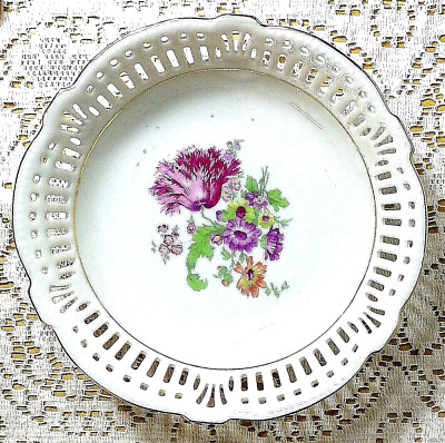 Porzellan Imperial Porcelain Bowl 7'' Gold Trim Reticulated  Bavaria Germany