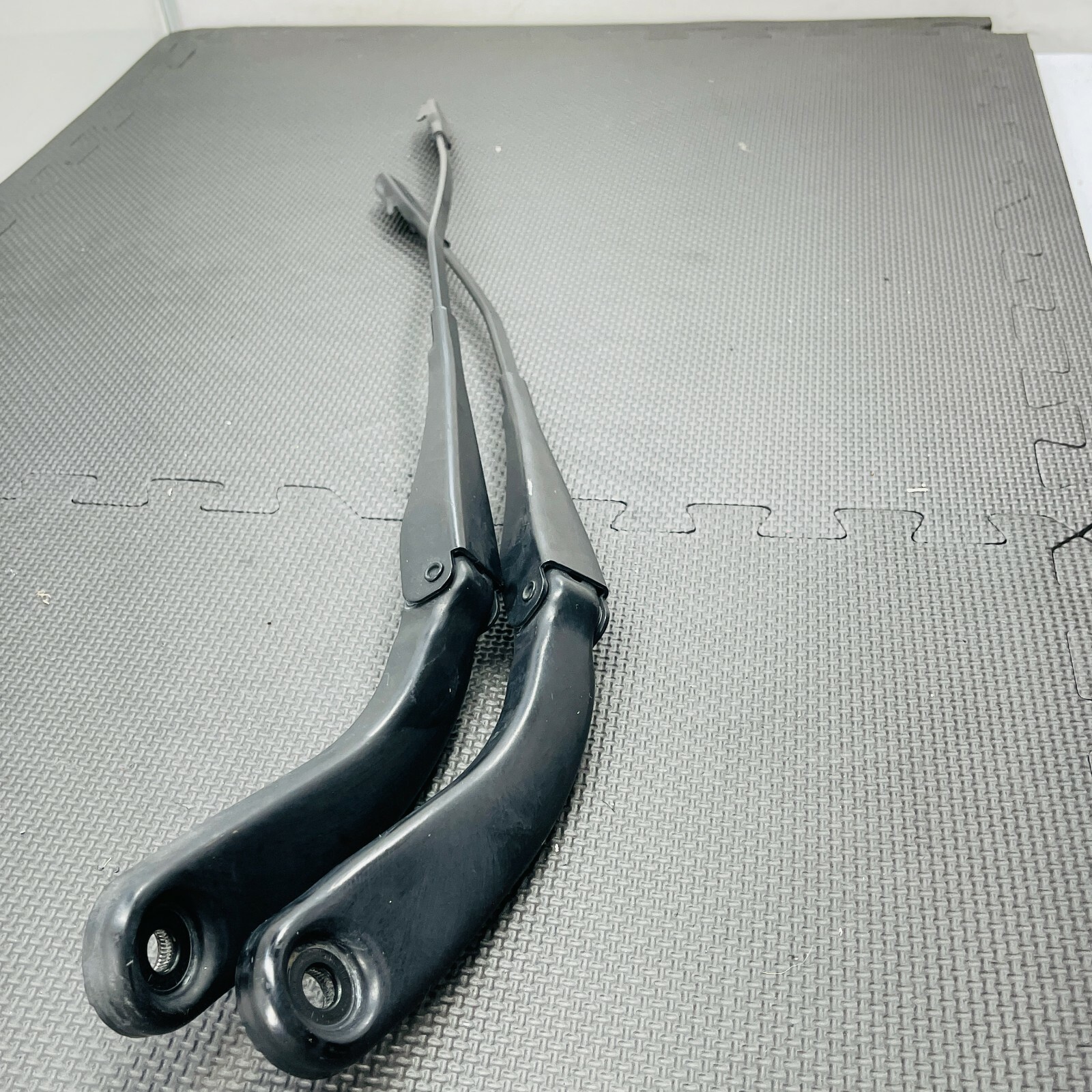 1216 BMW F30 328i Driver & Passenger Front Windshield Wiper Arm Pair