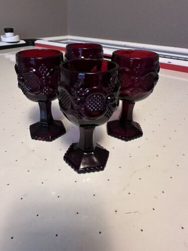 4 Vintage Avon Ruby Red Vape Cod 4 Oz. Wine Glasses - Foto 1 di 4