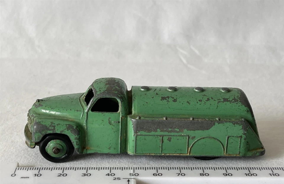 Coche cisterna de combustible vintage Dinky Toys Meccano 441 Studebaker Castrol #234 Foto 3 de 4