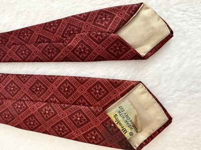 Vintage 70s Wembley Red Diamond Pattern Silk Skinny Neck Tie EUC Preppy